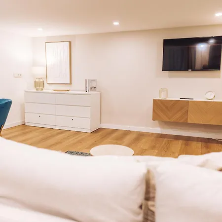 Διαμέρισμα Chic Loft With Toucan Wallpaper And Airy Vibes *