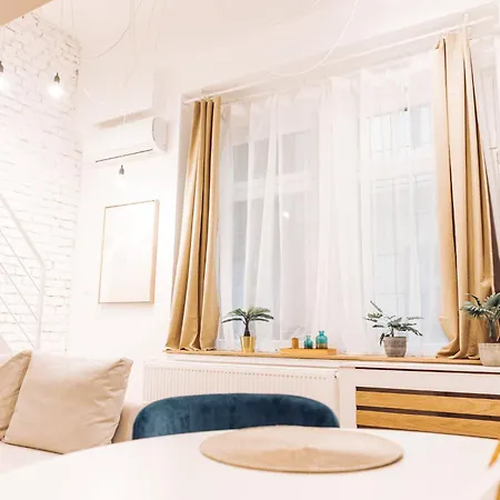 Chic Loft With Toucan Wallpaper And Airy Vibes