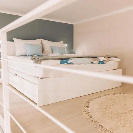 Daire Chic Loft With Toucan Wallpaper And Airy Vibes Budapeşte